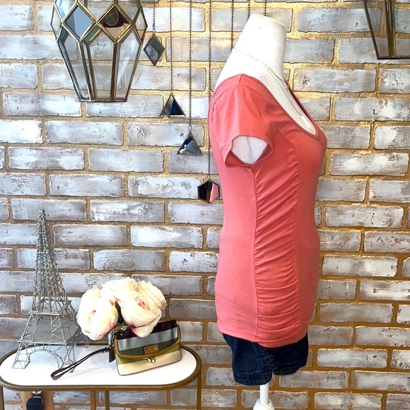 Bongo Coral Scoop Neck Fitted T-Shirt with Ruched Sides, Women’s Size Medium. - Picture 7 of 10
